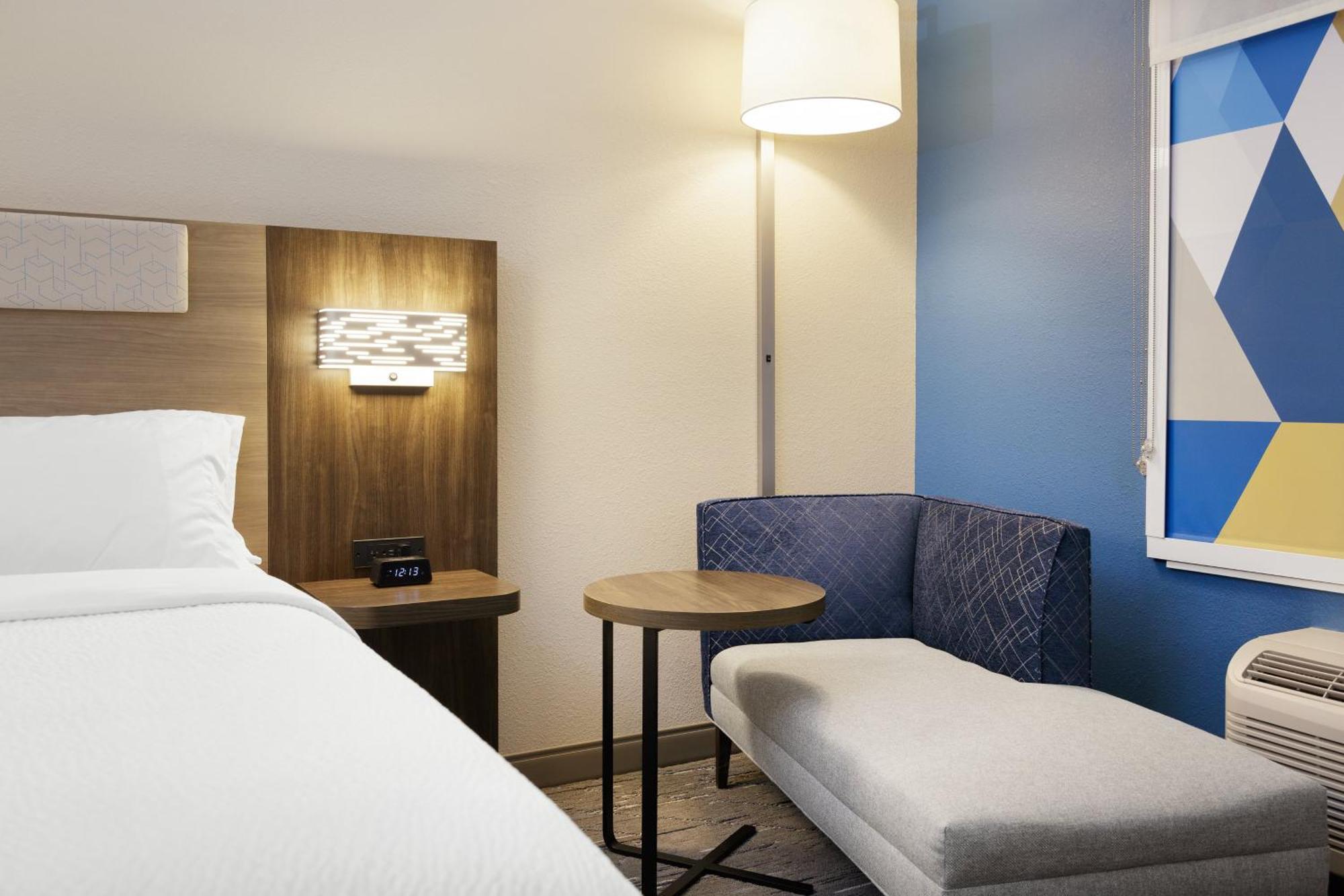 Holiday Inn Express Hotel & Suites Terre Haute By Ihg Exteriör bild