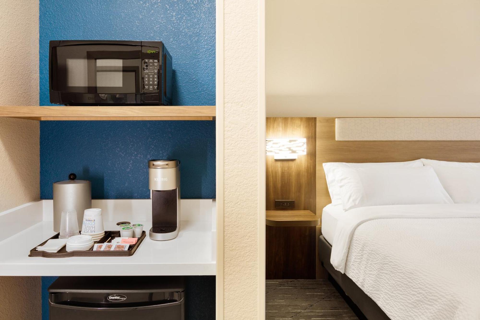 Holiday Inn Express Hotel & Suites Terre Haute By Ihg Exteriör bild